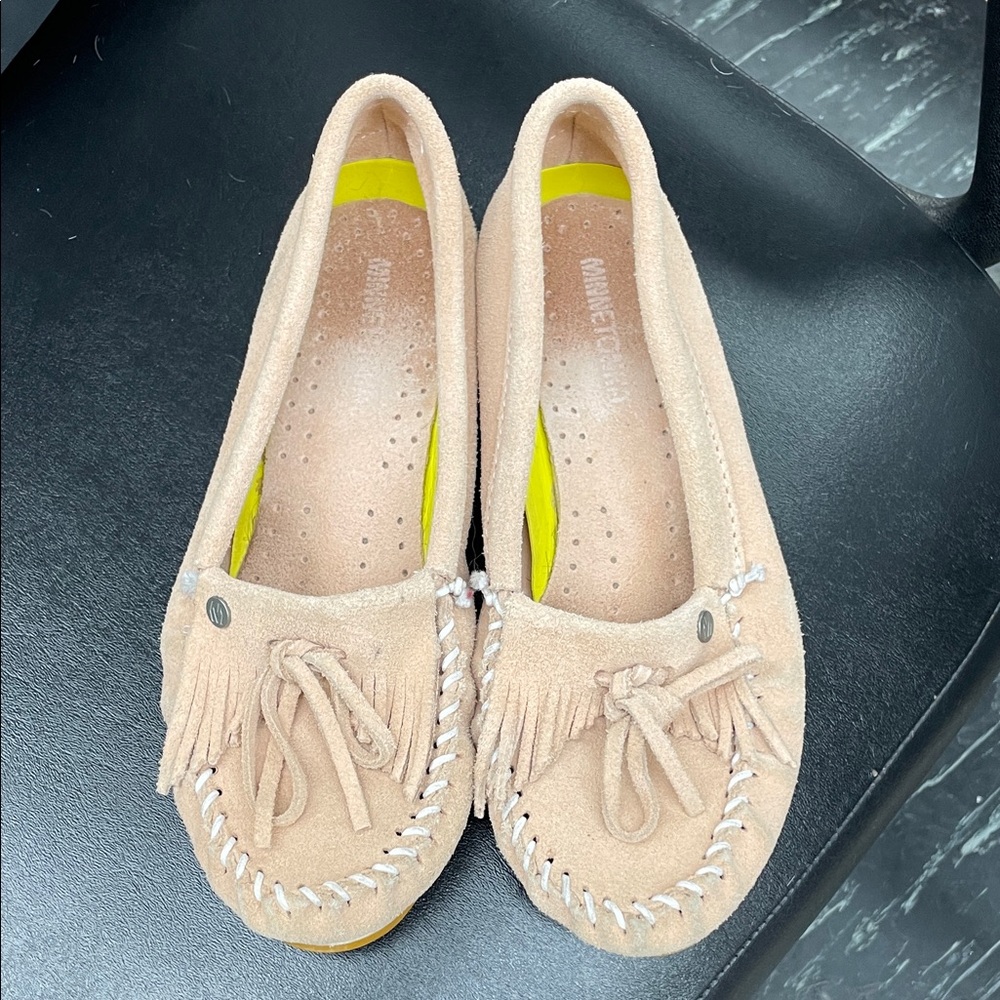 Minnetonka Women's pink Moccasins with Fringe